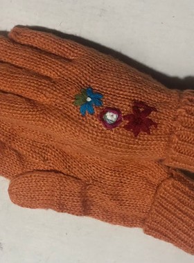 F613   纯手工绣花外贸全腈马海毛女士成人春秋冬五指手套