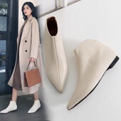 及裸靴31 33尖头平底短靴女大码 小码 黑色软底百搭马丁靴41