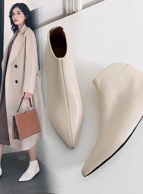 小码及裸靴31 32 33尖头平底短靴女大码黑色软底百搭马丁靴41-43