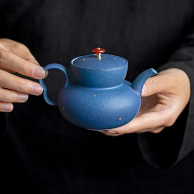 宝石蓝洒金宋风手执茶壶