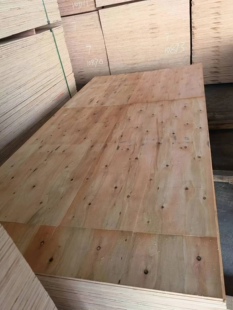 厂家直销多层平面胶合板宿舍铁架床板装修免烟熏出口木箱包装板