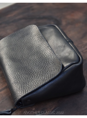 ANOTHER CLASSIC 简约MINI暗黑邮差包