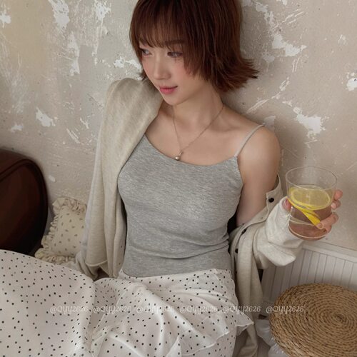 纯欲风带胸垫坑条吊带女内搭外穿秋冬舒适修身显瘦时尚百搭美背