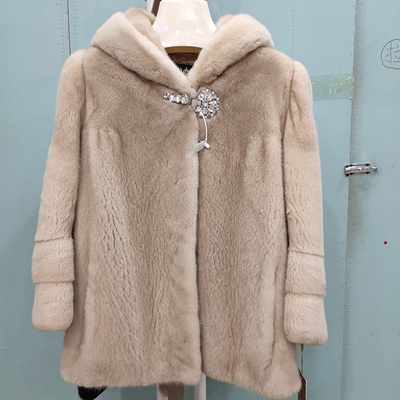 米黄帽款 时尚潮流女装