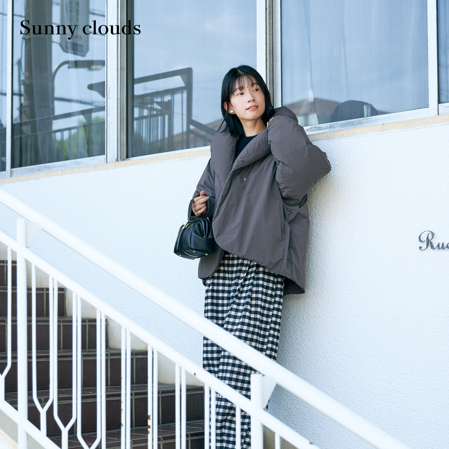 女式青果领微茧型短款羽绒服