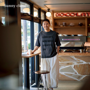 夏季新品 桑妮库拉/Sunny clouds 男式纯棉烫金英文T恤炭灰色短袖