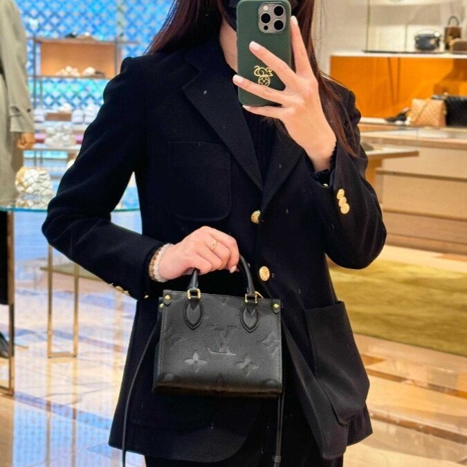 LV/女包新款托特包 Onthego BB 老花压纹小号手提包单肩包斜挎包
