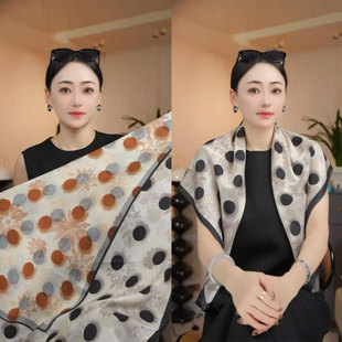 2025秋冬新款 双面异色波点花影85CM方巾丝绒磨毛百搭复古围巾披肩