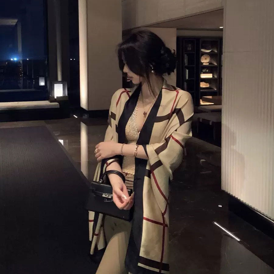 法式小香风180*80长披肩丝绸丽锦缎丝巾气质时尚百搭防晒披肩围巾