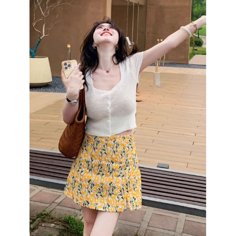 白色方领正肩冰丝针织短袖T恤女