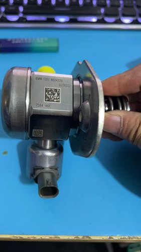 适配于宝马高压油泵F35F18F25N20N13 1系3系5系高压油泵全新原厂