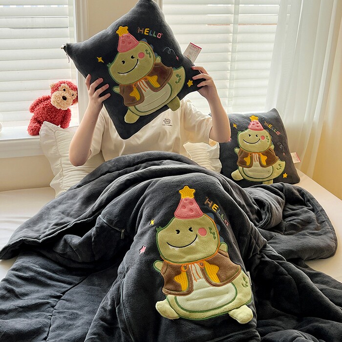 牛奶绒抱枕被子两用二合一汽车办公室午睡毯子加厚保暖折叠枕头被