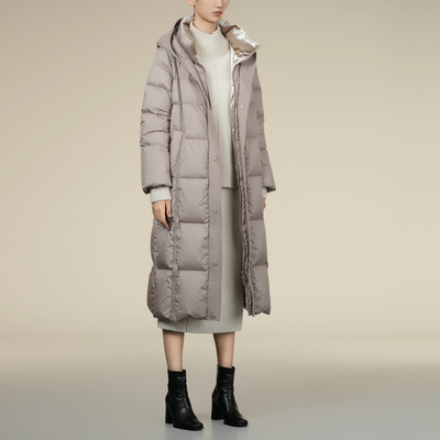 XG/雪歌25年冬季新款休闲宽松连帽长款羽绒服外套女XK406053A673