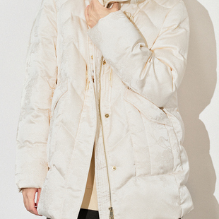 XG/雪歌2025年冬季新款百搭压棱羊毛领中长款羽绒服XK406057A791