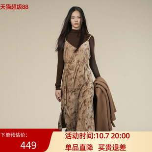 XG/雪歌2025年冬季新款显瘦吊带配上衣连衣裙女长裙XK404008B198
