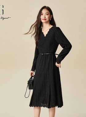 xg雪歌优雅V领连衣裙女冬2024新款显瘦黑色高腰长裙XJ404017A490