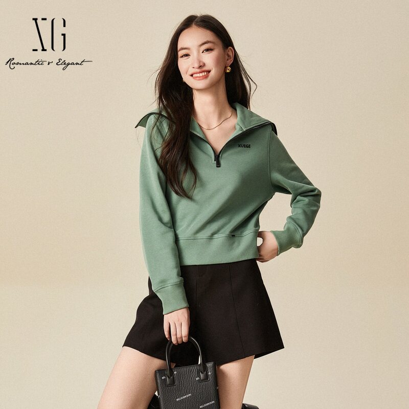 XG雪歌2024冬季新款字母标签设计短款长袖套头卫衣女XJ401067A541