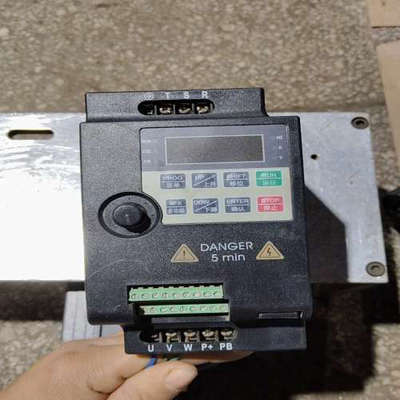 【议价】德佛斯变频器FS1000-2R2G/4P 二手拆机 实物拍