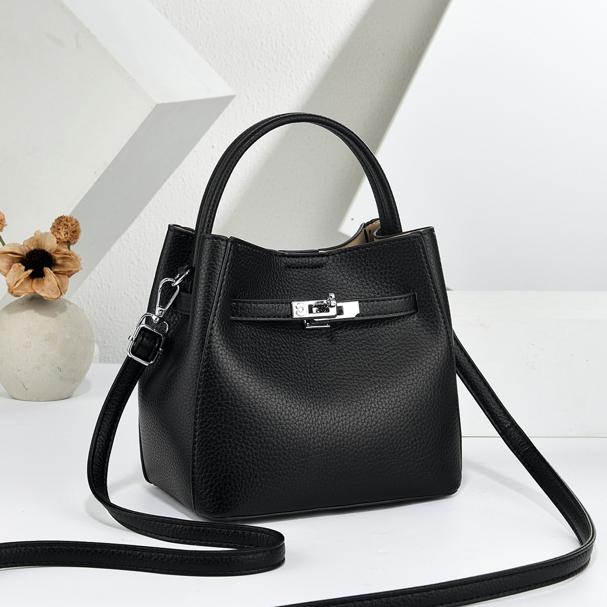 网红小包包2025新款冬季轻奢手提水桶包女荔枝纹百搭单肩斜挎女包,箱包皮具/热销女包/男包,水桶包,淘宝优惠券,粉丝福利购,淘宝优惠卷