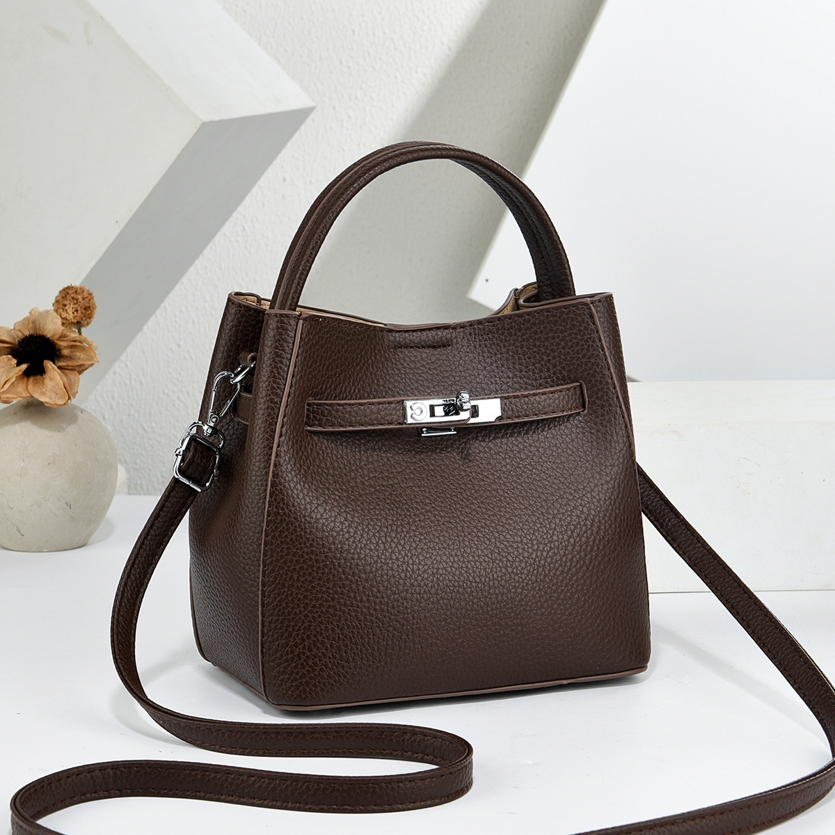 轻奢复古手提水桶包网红潮斜挎包