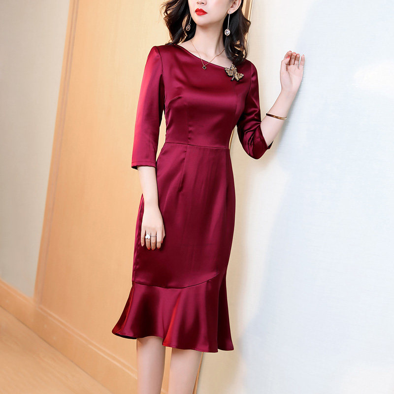 醋酸缎面连衣裙2025春秋新款女装高端气质红色婚礼妈妈礼服鱼尾裙