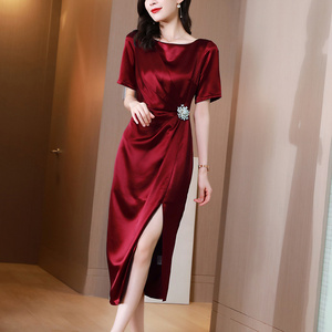 醋酸缎面连衣裙2025年夏季新款女装红色宴会礼服开叉包臀长款裙子