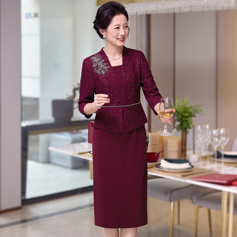 酒红喜庆婚宴妈妈装礼服连衣裙女2026春夏新款修身包臀假两件套裙