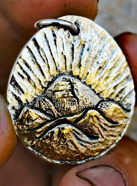 无山梵高吊坠冈仁波齐日照金山梵高吊坠纯银镶金山海吊坠