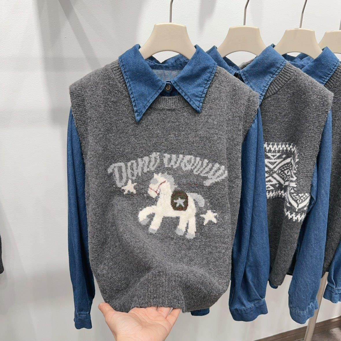 灰色卡通针织马甲背心女早春牛仔衬衫两件套宽松减龄百搭叠穿上衣,女装/女士精品,毛针织衫,淘宝优惠券,粉丝福利购,淘宝优惠卷