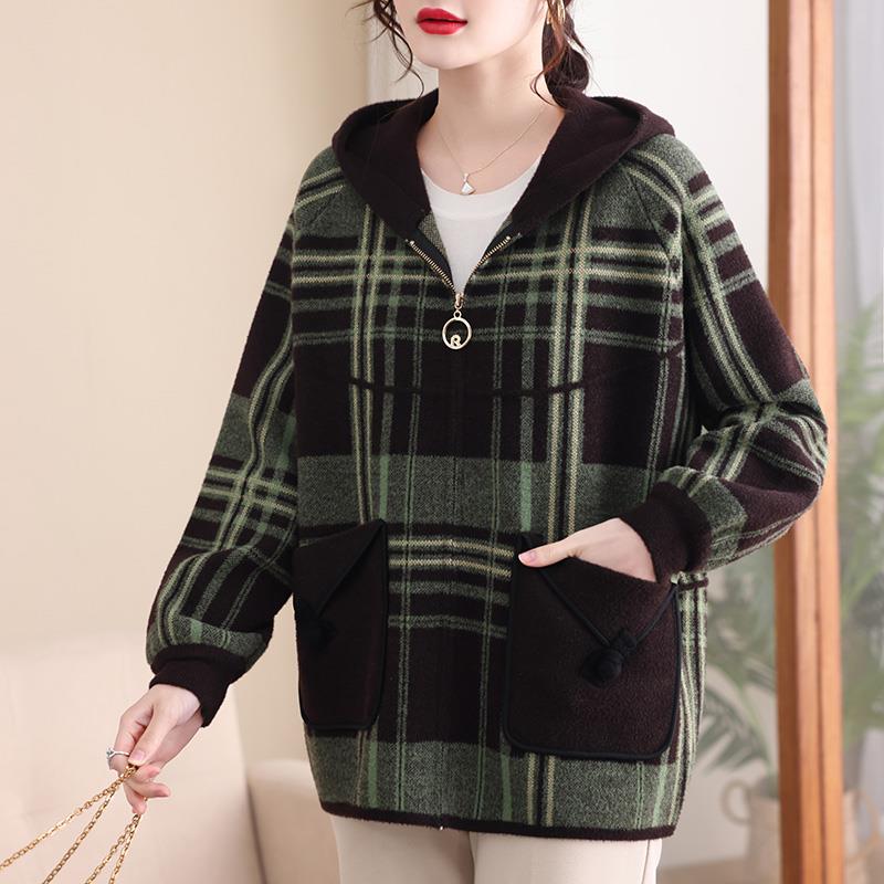 胖妈妈春装外套加肥加大码遮肚中老年女洋气格子连帽双面绒开衫