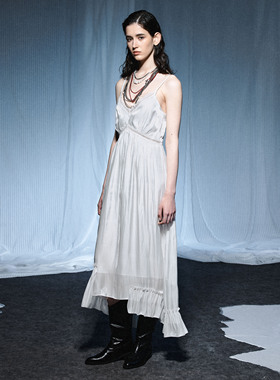 immune system 鎏光 蕾丝拼接光泽感吊带优雅舒适可调节长裙