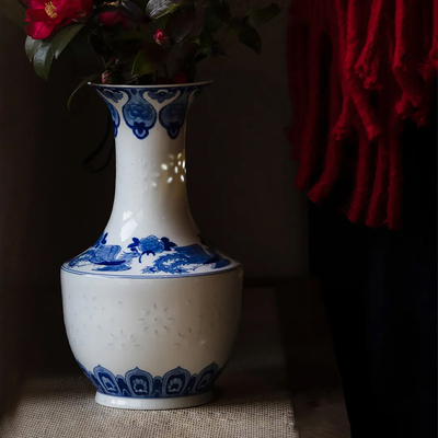 青花凤纹宝相瓶