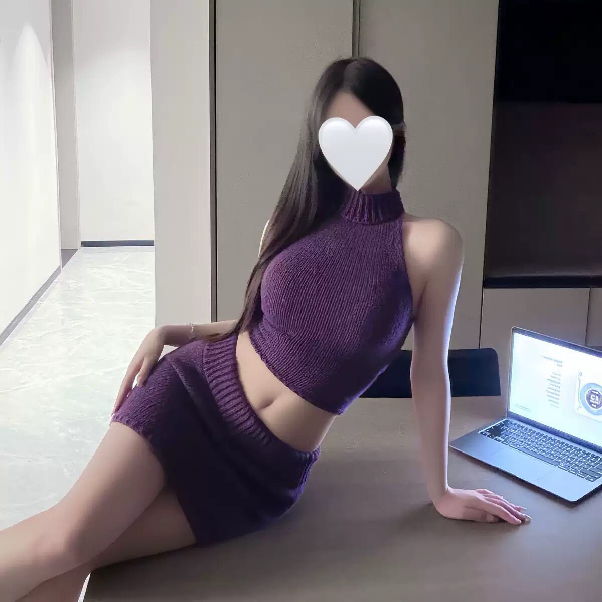 2026年春季纯御紧身紫色毛衣镂空修身小高领无袖性感包臀短裙套装