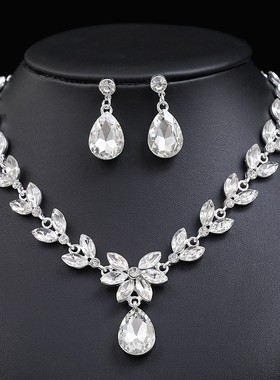 夸张复古水晶彩透明图案