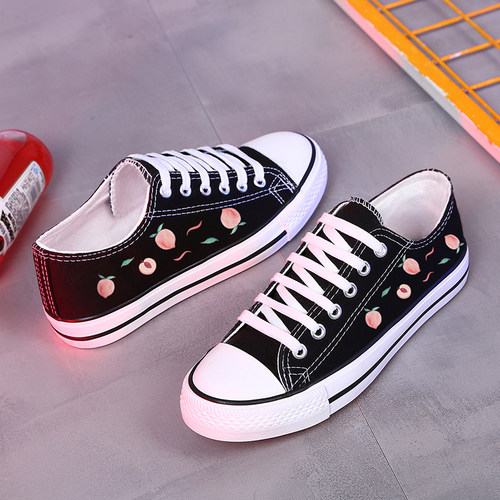 时尚女鞋2026新款韩版百搭帆布鞋学生低帮板鞋小黑鞋ins休闲鞋女