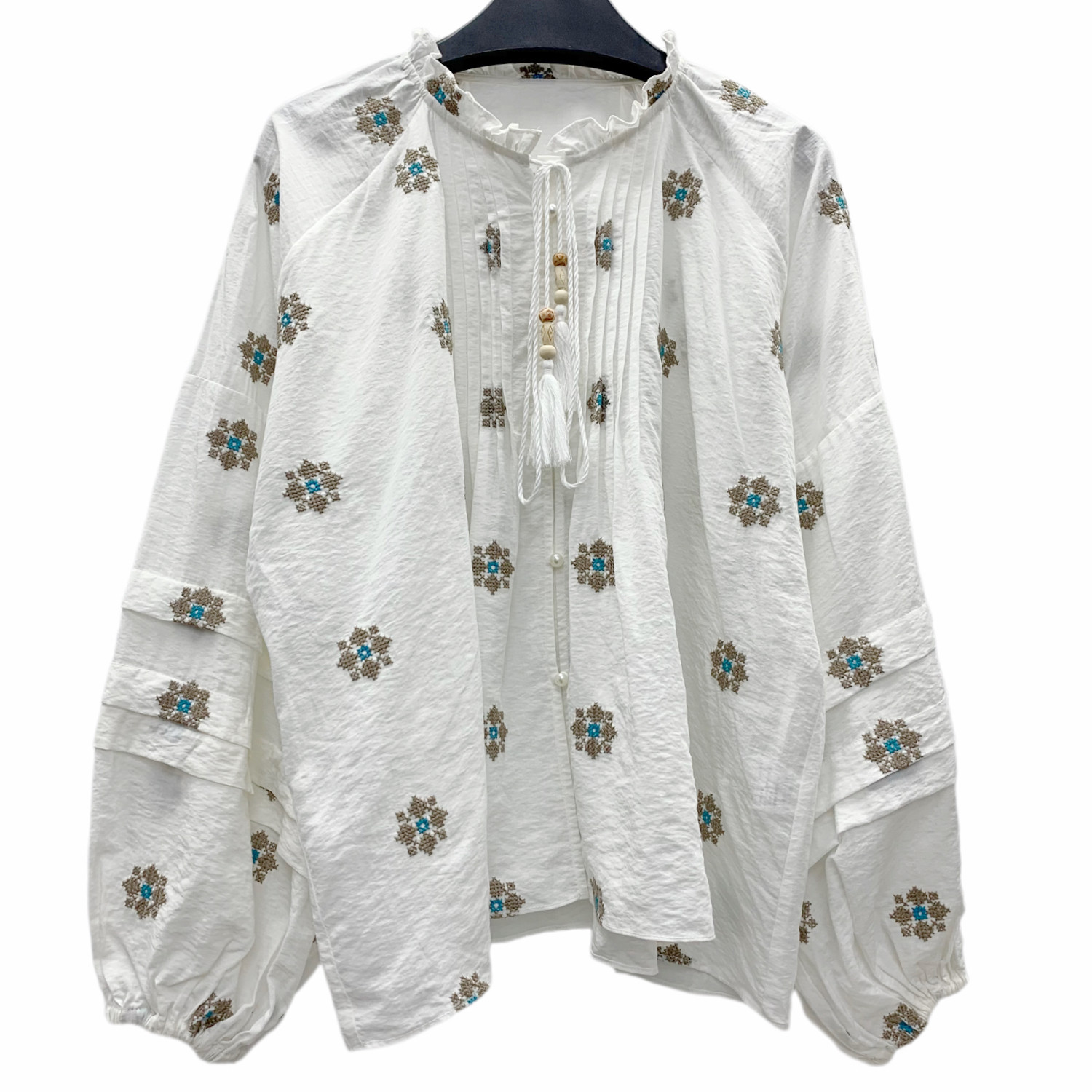 圣迪剪标女新款时尚手工刺绣系带优雅泡泡袖休闲衬衫