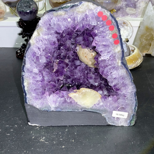红方解大晶洞