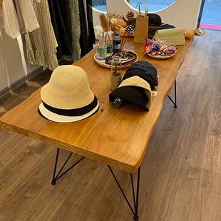 北欧服装店桌子中间摆放中岛实木展示桌简约长方形流水台展示鞋架