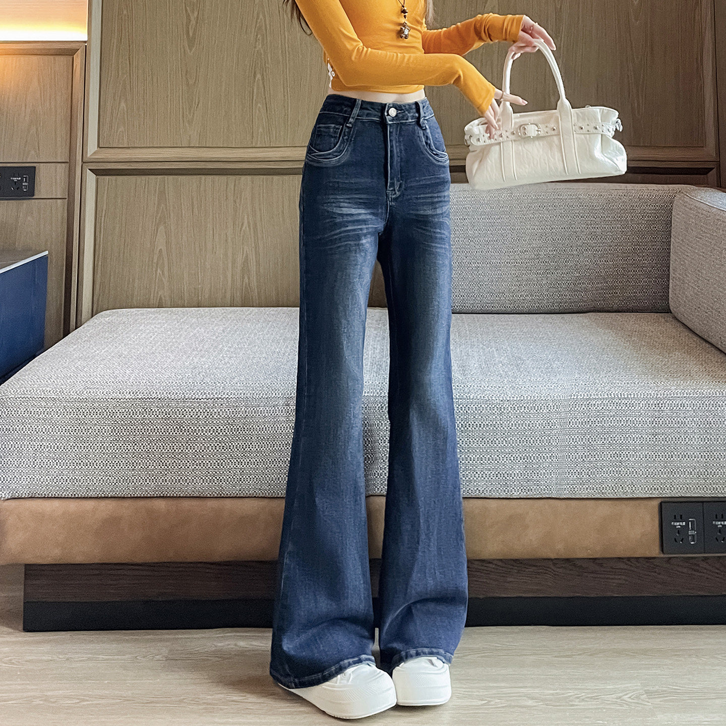 复古蓝高腰显瘦微喇牛仔裤女