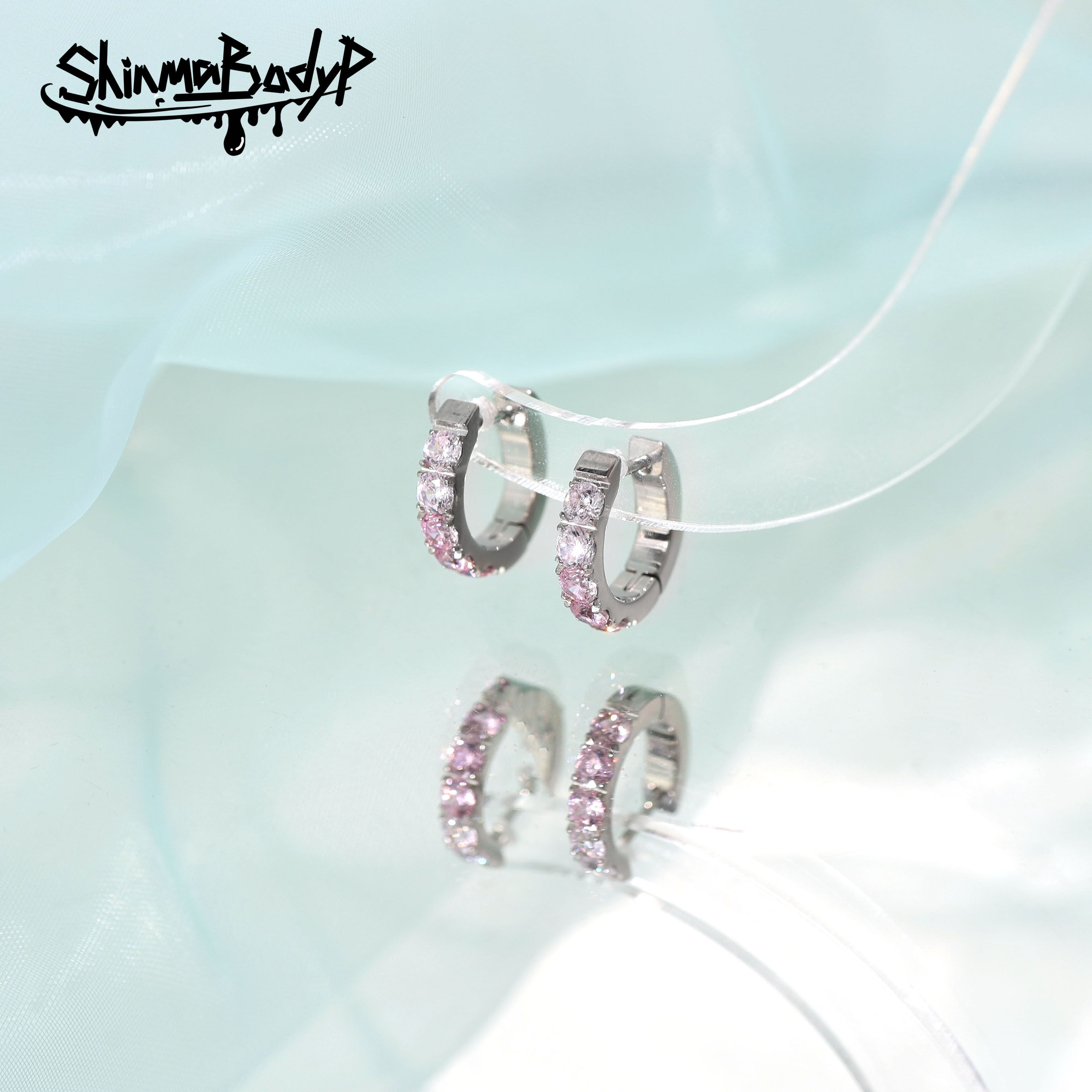 钛合金爆闪渐变锆石直针耳环