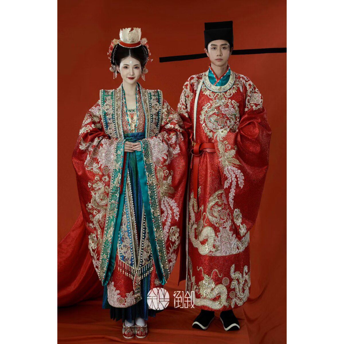出租倒叙中式宋制汉服婚服复古婚礼拖尾定制嫁衣凤冠霞帔婚礼租赁