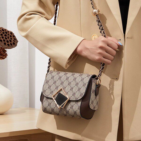 意尔康新款包包秋冬潮时尚斜挎小包百搭爆款女包小众单肩链条包