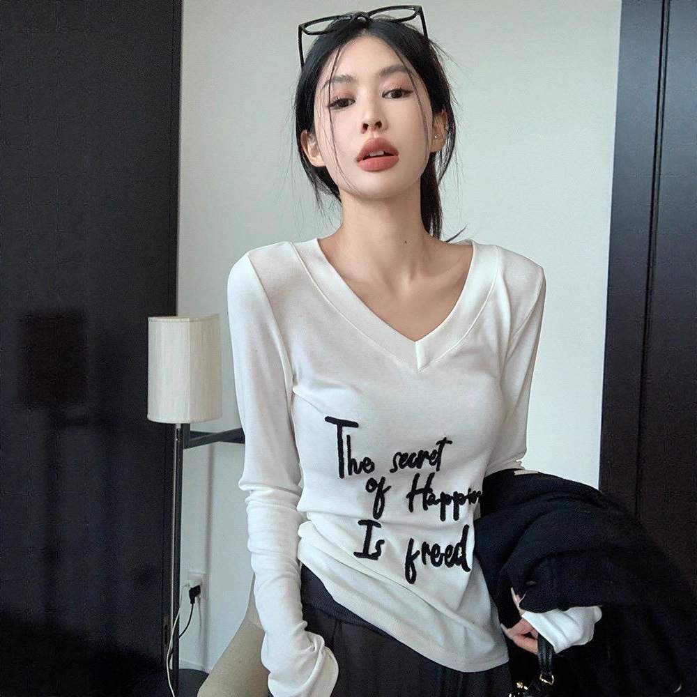 软糯德绒打底衫女2025秋冬新款长袖V领T恤女内搭保暖百搭学生上衣