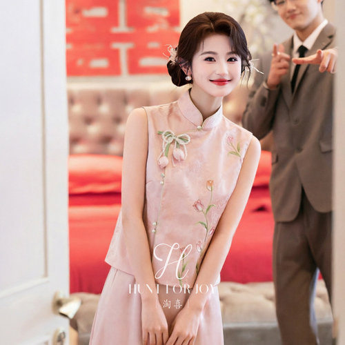 小个子粉色甜美订婚礼服新中式