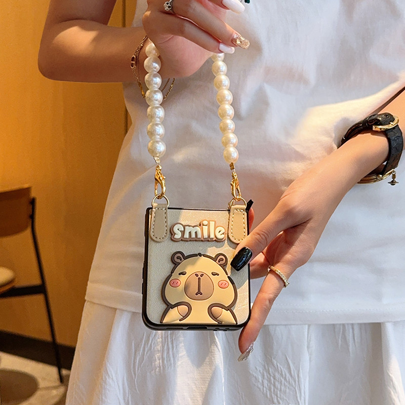 适用于三星Z Flip5手机壳新款高级创意蚕丝纹卡通可爱水豚珍珠手链三星zflip6折叠防摔硬壳保护套女款ins