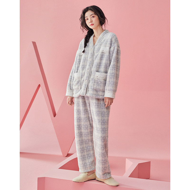 睡衣女秋冬款珊瑚绒加厚开衫格子