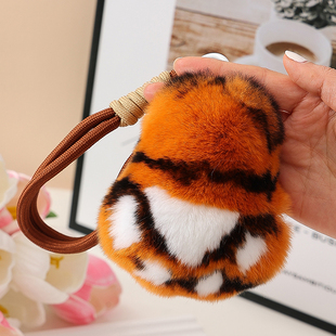 真獭兔毛可爱小虎爪汽车钥匙扣挂件ins毛绒公仔玩偶包包挂饰礼物