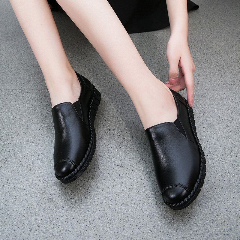 媽媽鞋軟底女舒適平底單鞋皮鞋春季休閑鞋中老年工廠斷碼女鞋真皮在類目 女鞋, 低幫鞋中 - 來自Buy2taobao.com提供專業的淘寶代購服務