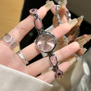 正品小天鹅女士手表轻奢小众高颜值小巧精致手链式手表女2024新款