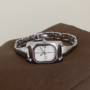 正品女士高级小手表时尚ins风精致轻奢小众手链式手表女2025新款